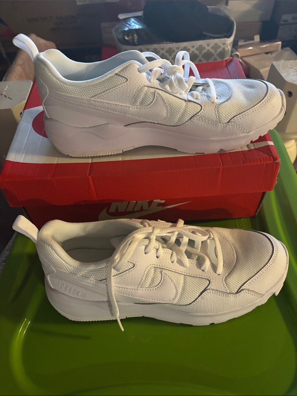 Nike  pagasus 92 White Low-Top Athletic Sneakers size 7Y